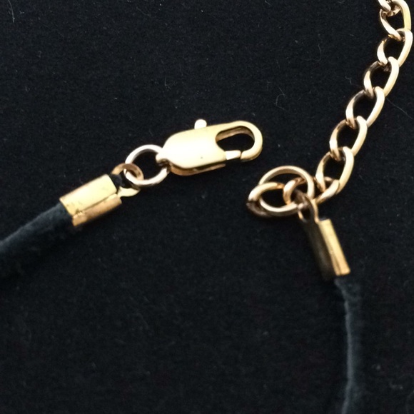 Natural leather choker with mother of pearl heart - Picture 3 of 3